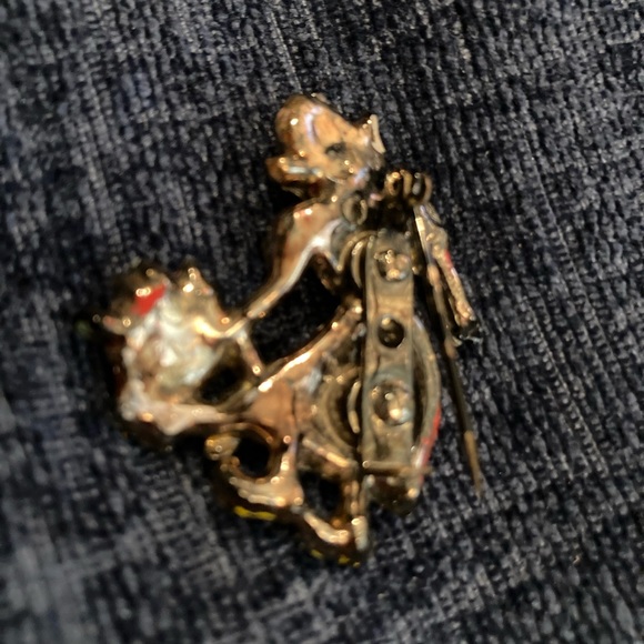 Dutch tulip maid brooch. Old enameled metal. Collectible.Matching boy pin listed - Picture 3 of 7